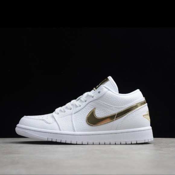 Jordan 1 Low White/Metallic Gold WMNS 10/Mens 8.5 - Picture 5 of 5